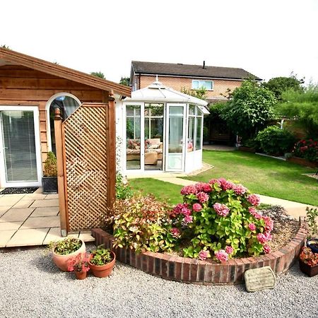 Formby Pinewood Studio Bed & Breakfast ภายนอก รูปภาพ