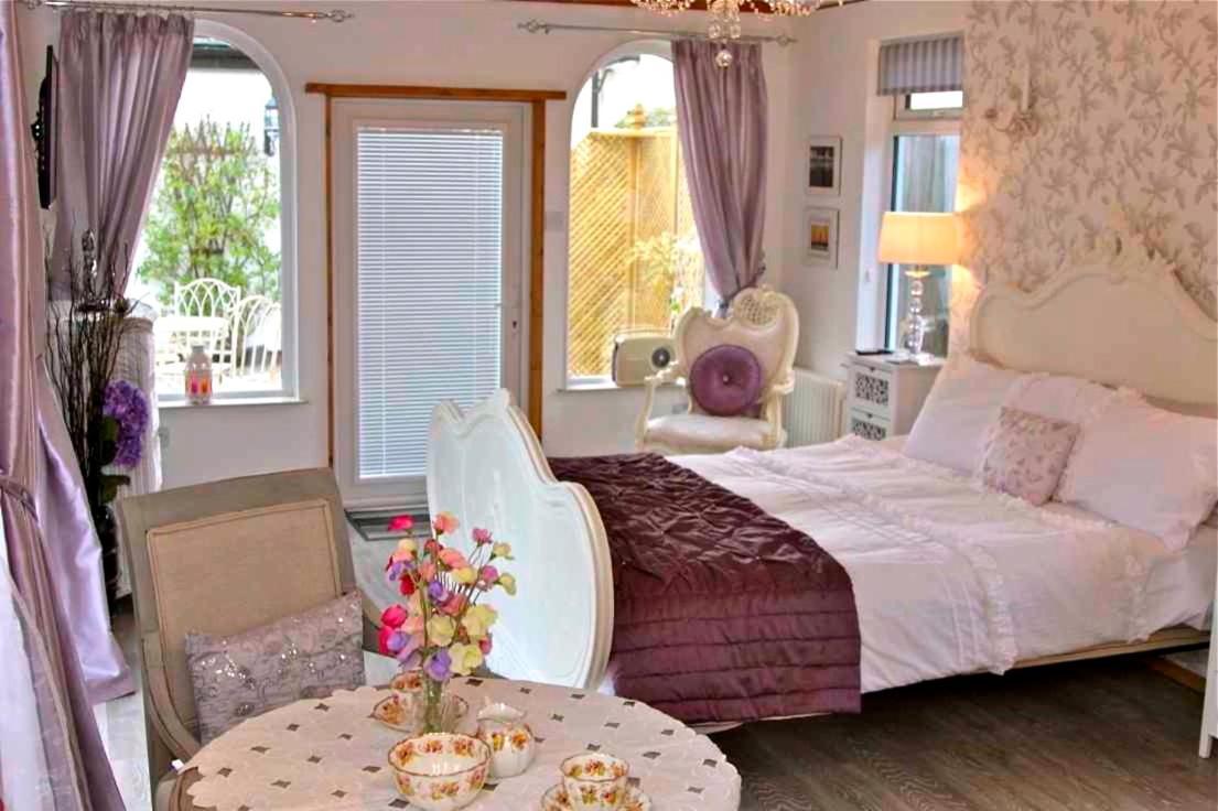 Formby Pinewood Studio Bed & Breakfast ภายนอก รูปภาพ