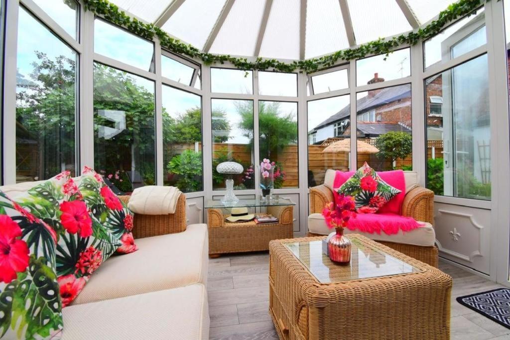 Formby Pinewood Studio Bed & Breakfast ภายนอก รูปภาพ