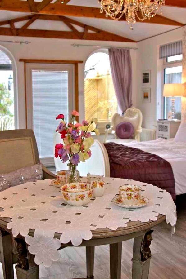 Formby Pinewood Studio Bed & Breakfast ภายนอก รูปภาพ