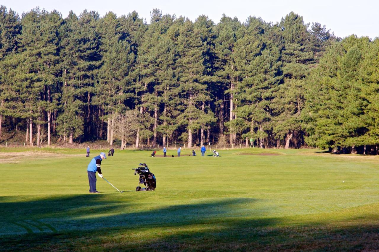 Formby Pinewood Studio Bed & Breakfast ภายนอก รูปภาพ